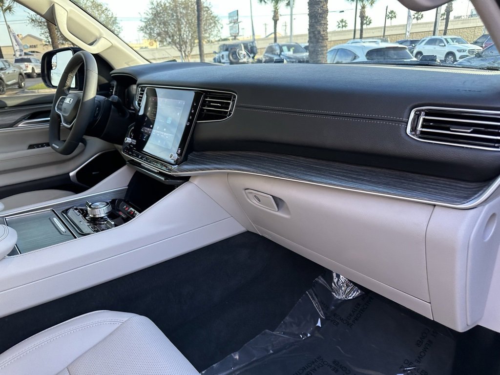 Used 2024 Jeep Wagoneer Series III w/ Premium Group I image 25