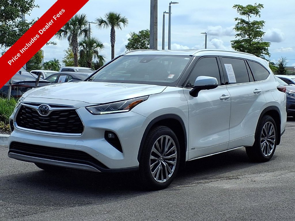 Used 2025 Toyota Highlander Limited AWD/4WD image 3