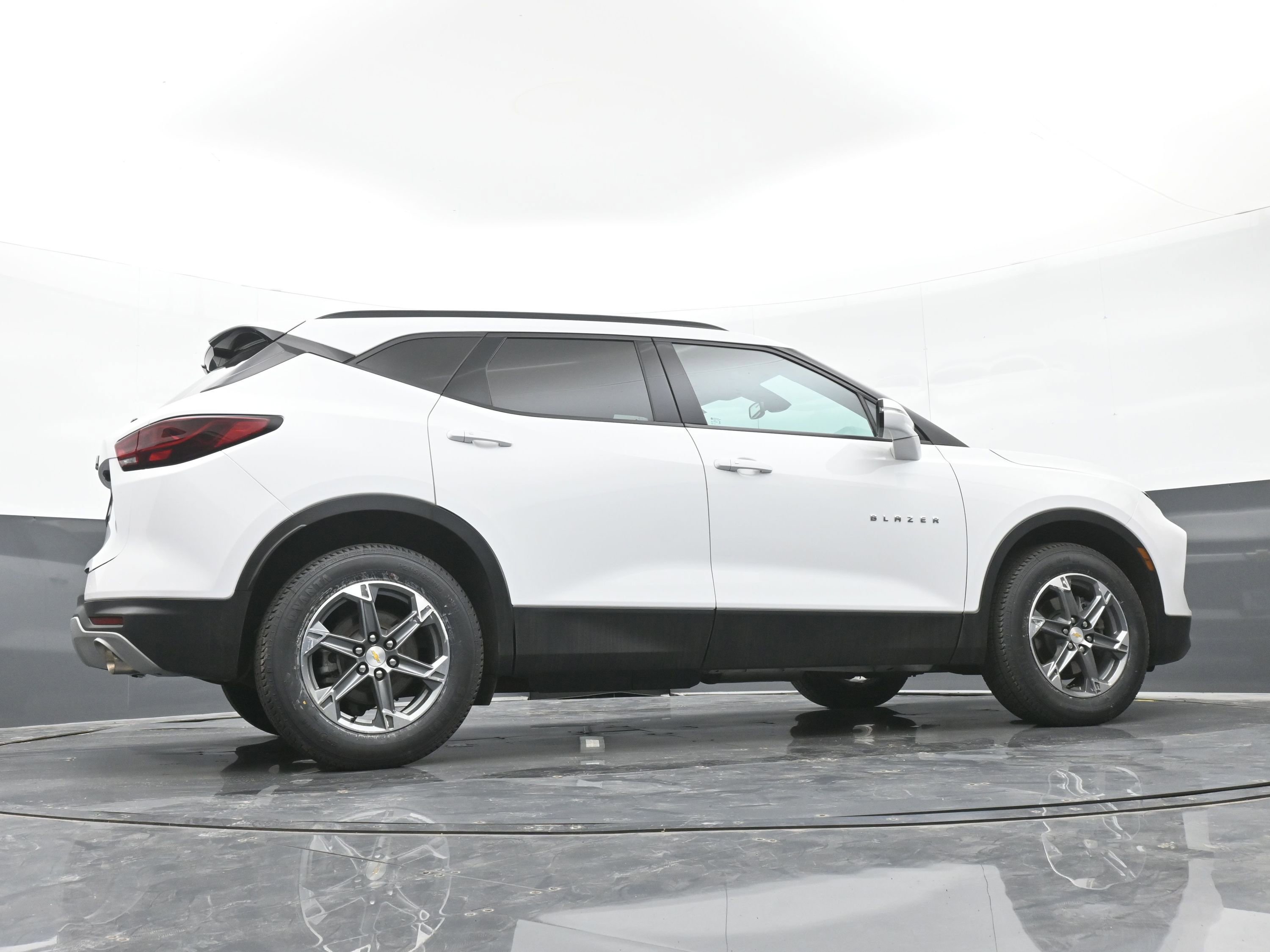 Used 2023 Chevrolet Blazer LT AWD/4WD image 38