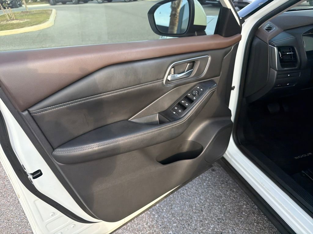 Used 2021 Nissan Rogue SV w/ Premium Package FWD image 14