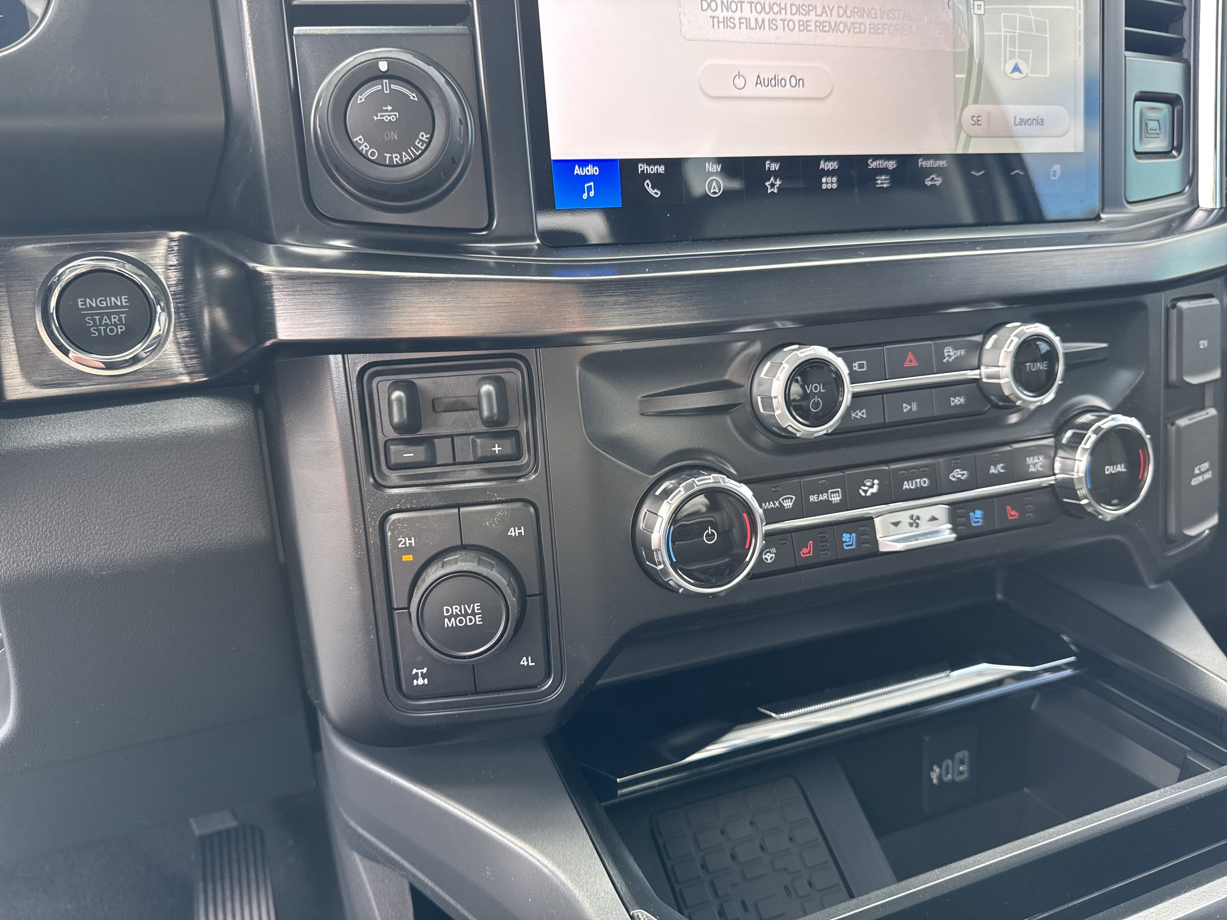 New 2026 Ford F250 Lariat w/ Black Appearance Package image 28