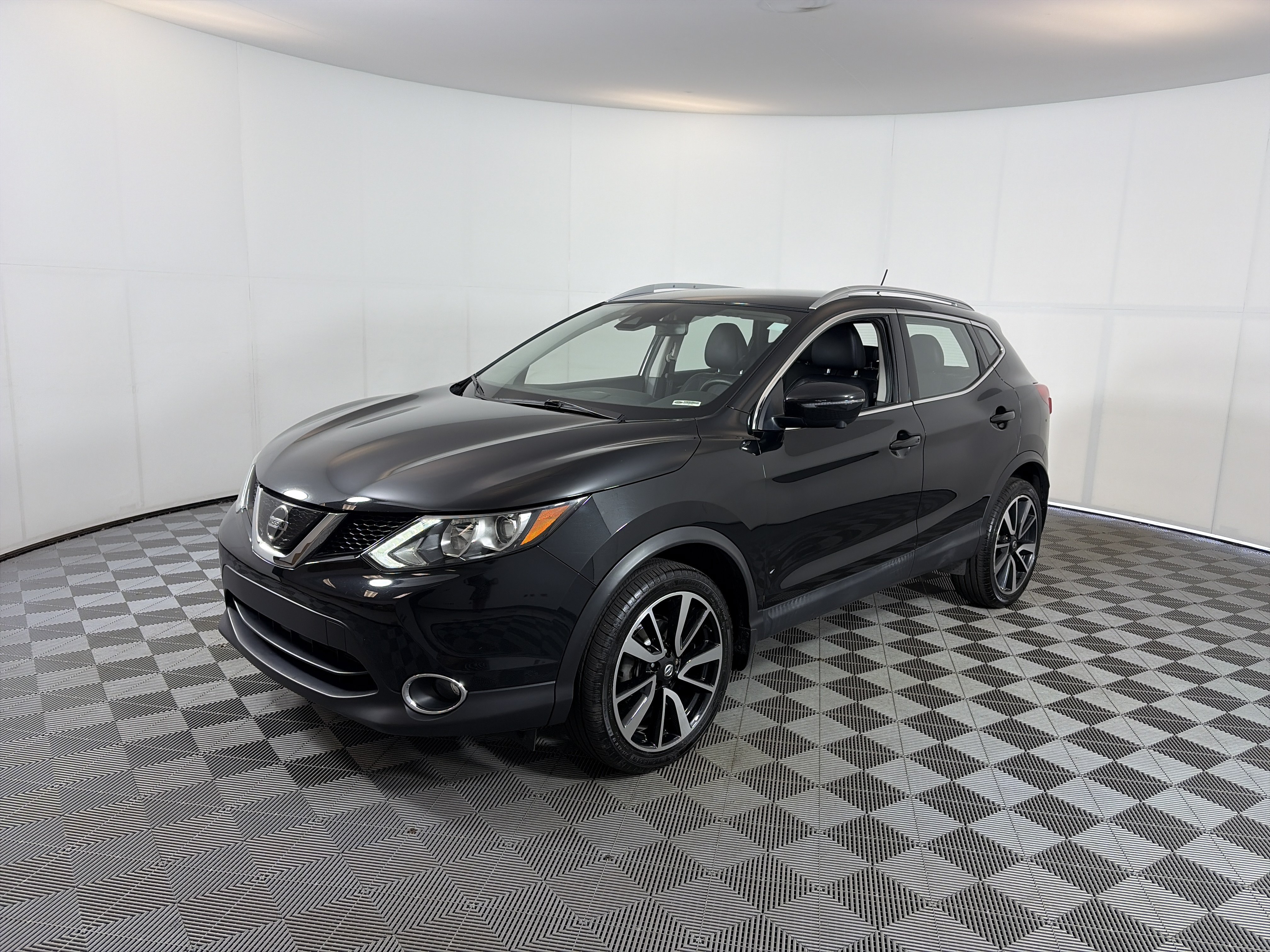 Used 2019 Nissan Rogue Sport SL AWD/4WD image 2