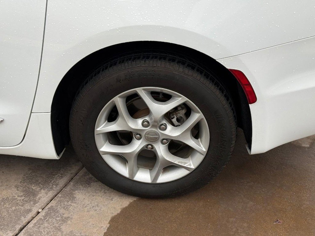 Used 2020 Chrysler Pacifica Limited image 8