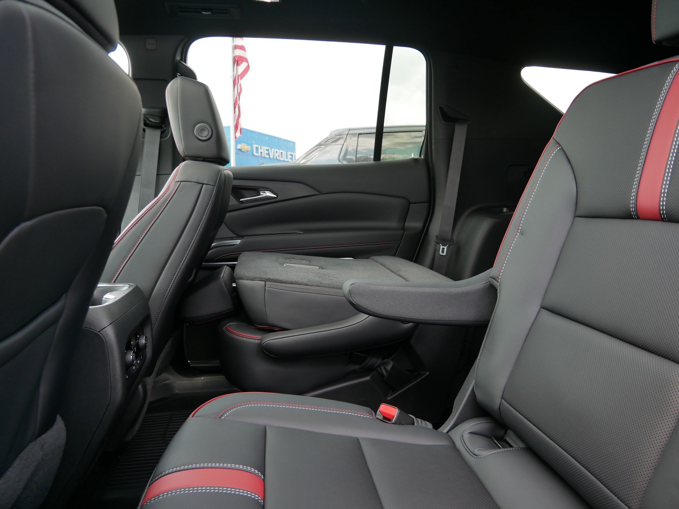 New 2027 Chevrolet Traverse RS w/ LPO, Floor Liner Package AWD/4WD image 6
