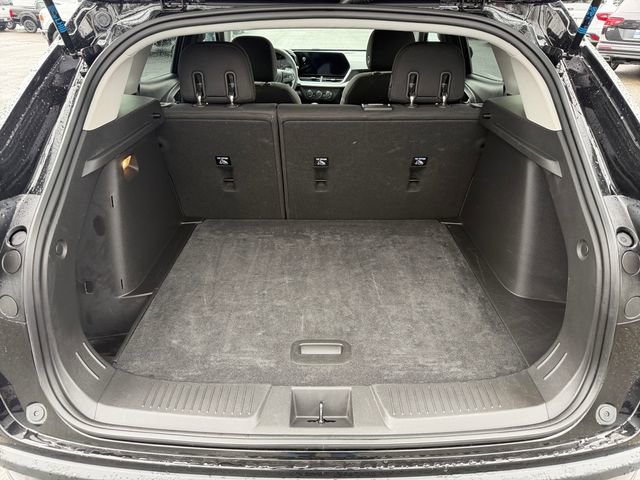 Used 2025 Chevrolet Trax LS image 28
