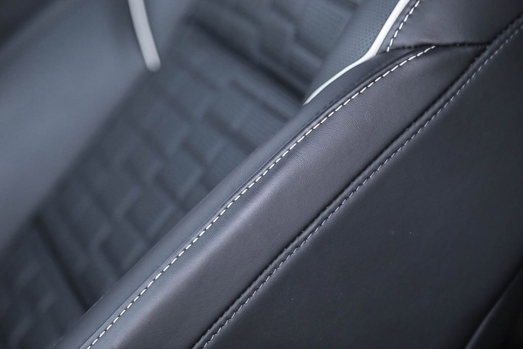 Used 2024 Cadillac Escalade V w/ LPO, ONYX Package image 27