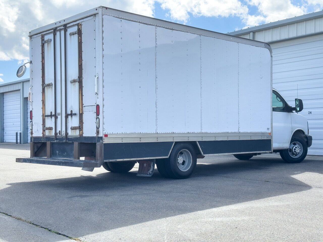 Used 2011 Chevrolet Express 3500 Extended RWD image 6