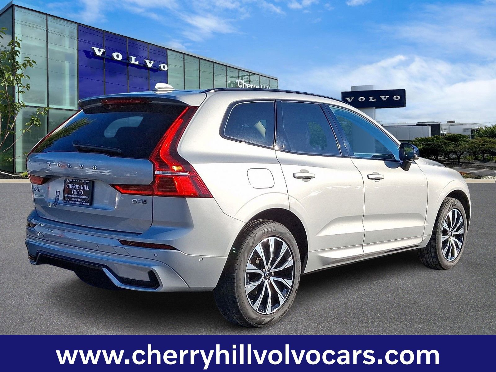 Certified 2025 Volvo XC60 B5 Plus image 7