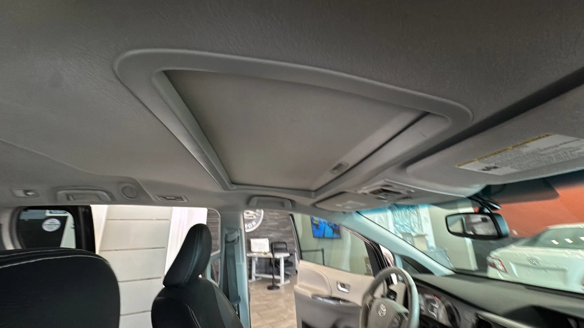 Used 2014 Toyota Sienna SE FWD image 27
