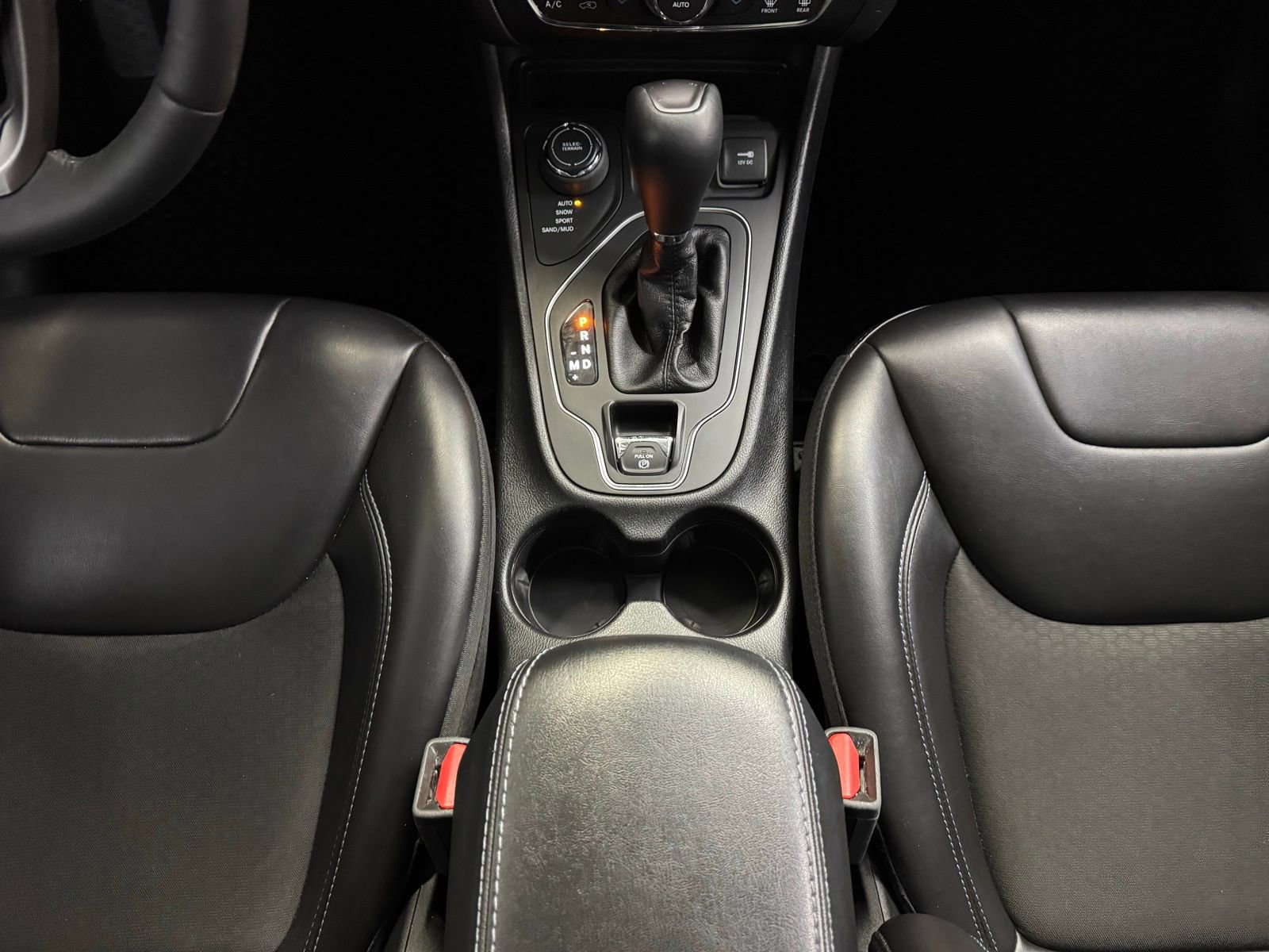 Used 2019 Jeep Cherokee Latitude Plus w/ Comfort/Convenience Group image 27