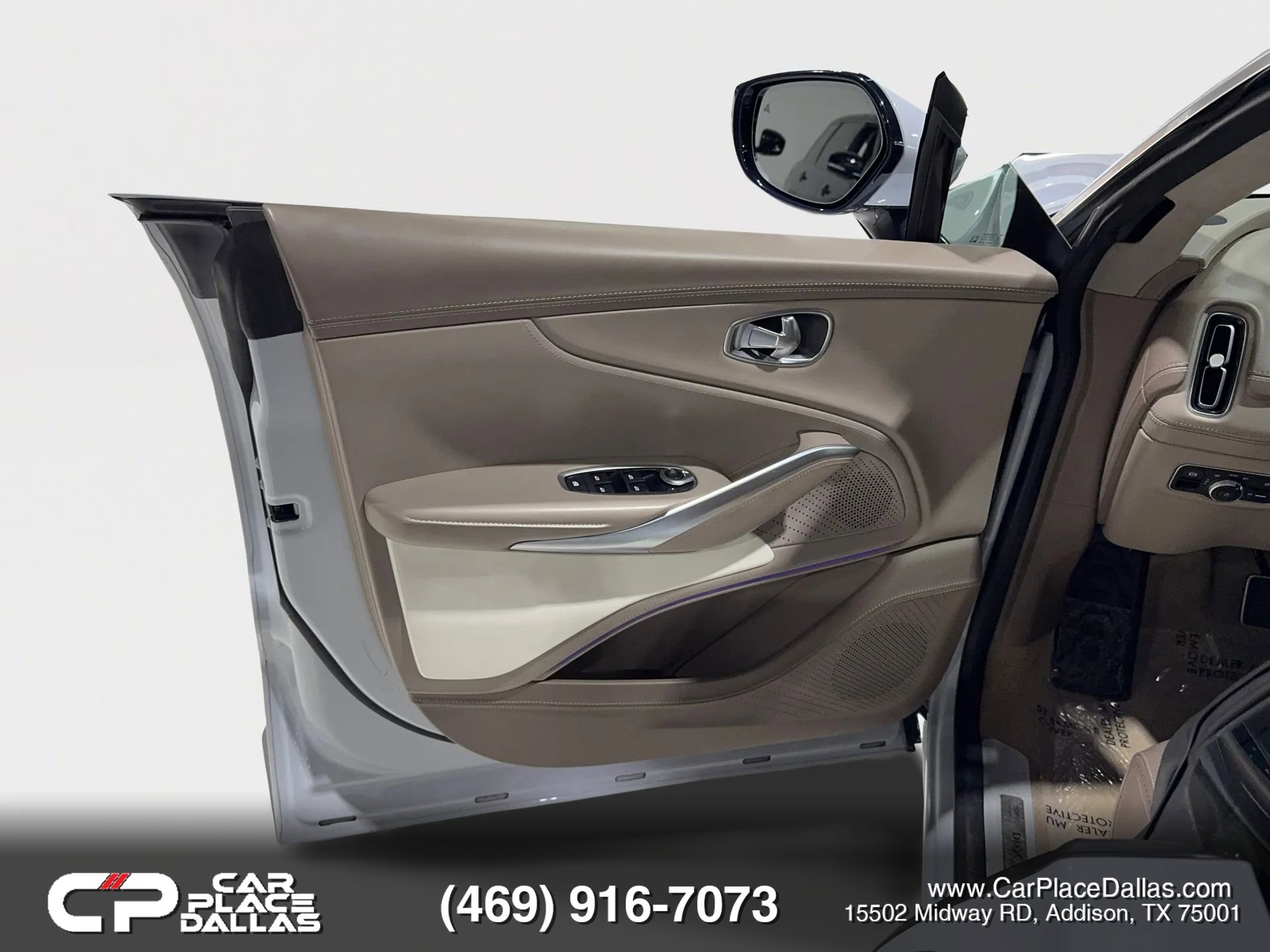 Used 2021 Aston Martin DBX image 19