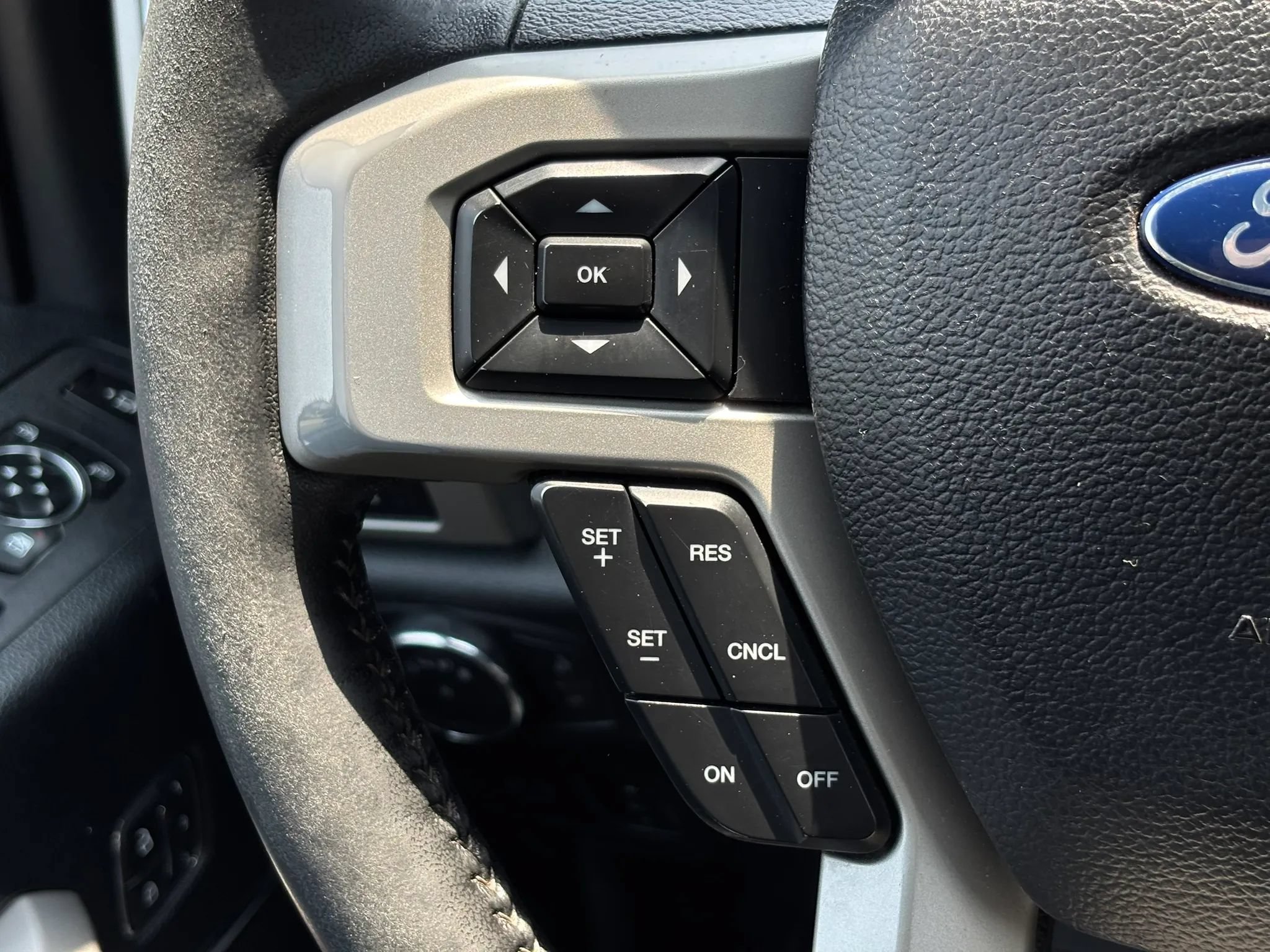 Used 2019 Ford F250 Lariat w/ Lariat Ultimate Package AWD/4WD image 38
