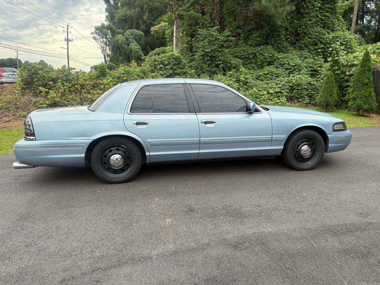 Used 1999 Ford Crown Victoria LX RWD image 2