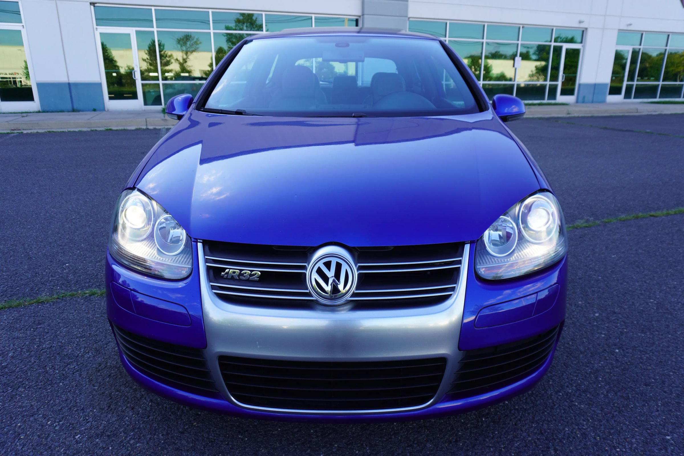Used 2008 Volkswagen R32 AWD/4WD image 2