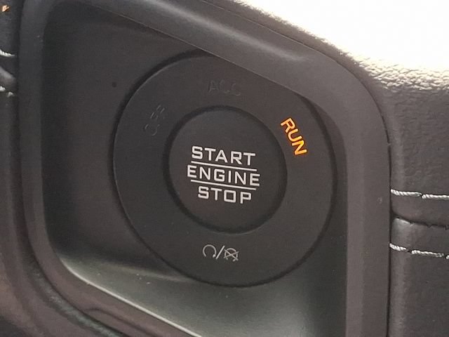 Used 2025 Jeep Wrangler Unlimited Sahara w/ Safety Group AWD/4WD image 26