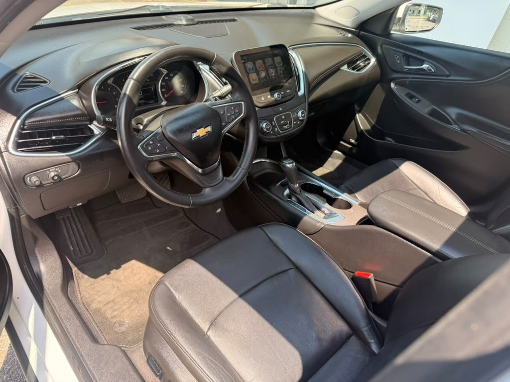Used 2018 Chevrolet Malibu LT w/ Leather Package FWD image 19