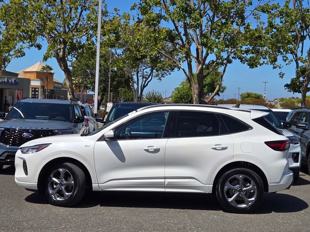 Certified 2023 Ford Escape ST-Line Select w/ Tech Pack #2 AWD/4WD image 4
