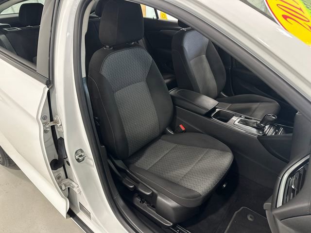 Used 2019 Buick Regal Preferred image 34