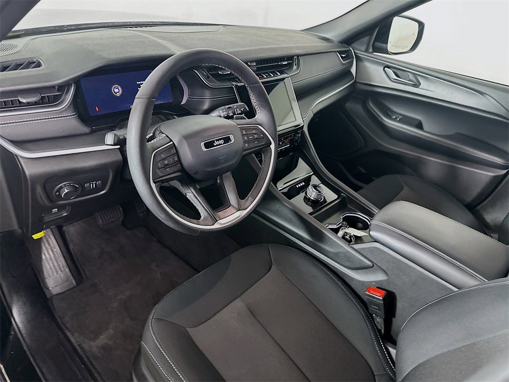 Used 2024 Jeep Grand Cherokee Laredo w/ Luxury Tech Group I image 30