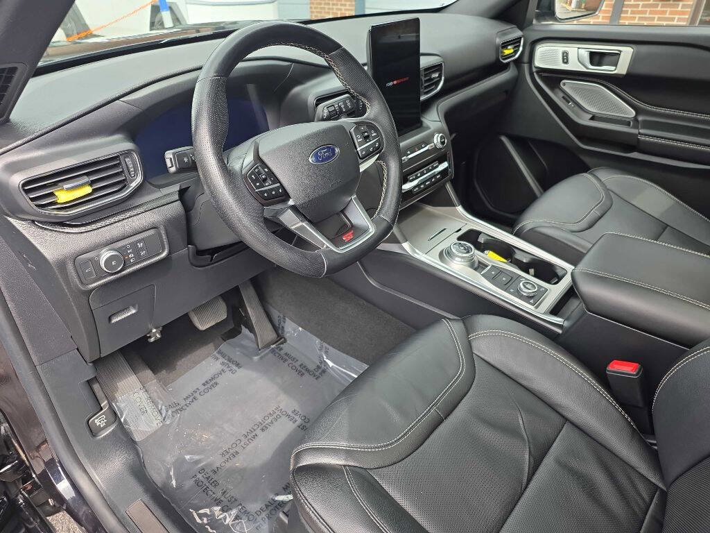 Used 2020 Ford Explorer ST w/ ST Street Pack image 10