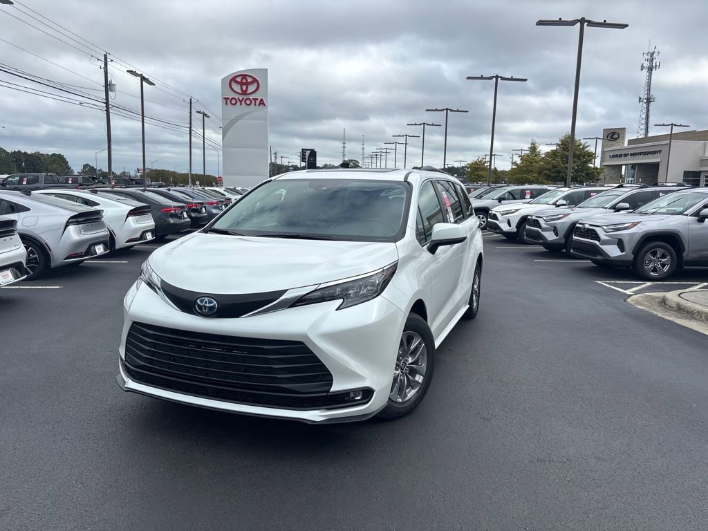 New 2025 Toyota Sienna XLE