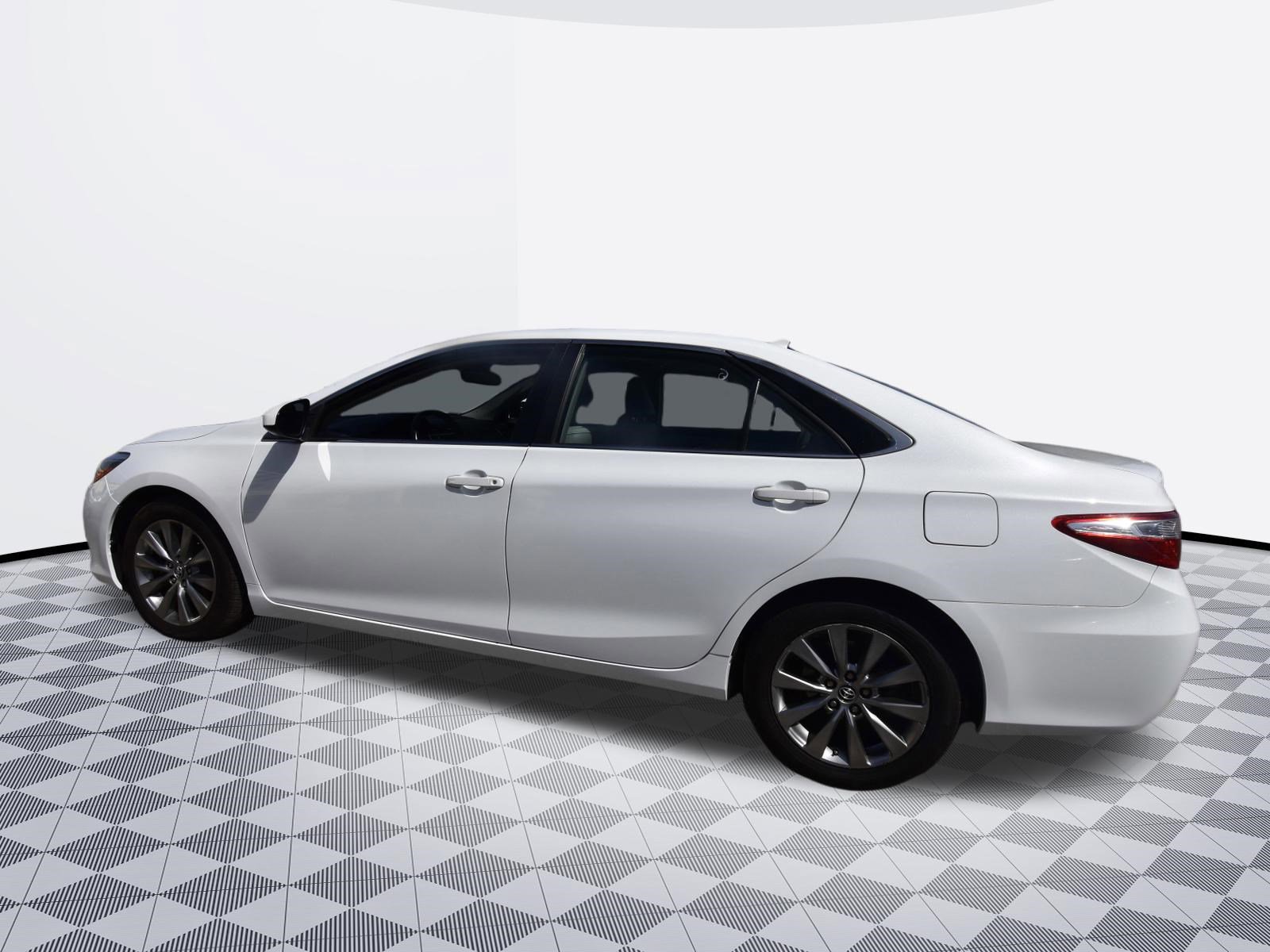 Used 2017 Toyota Camry XLE w/ Advanced Technology Package FWD image 6