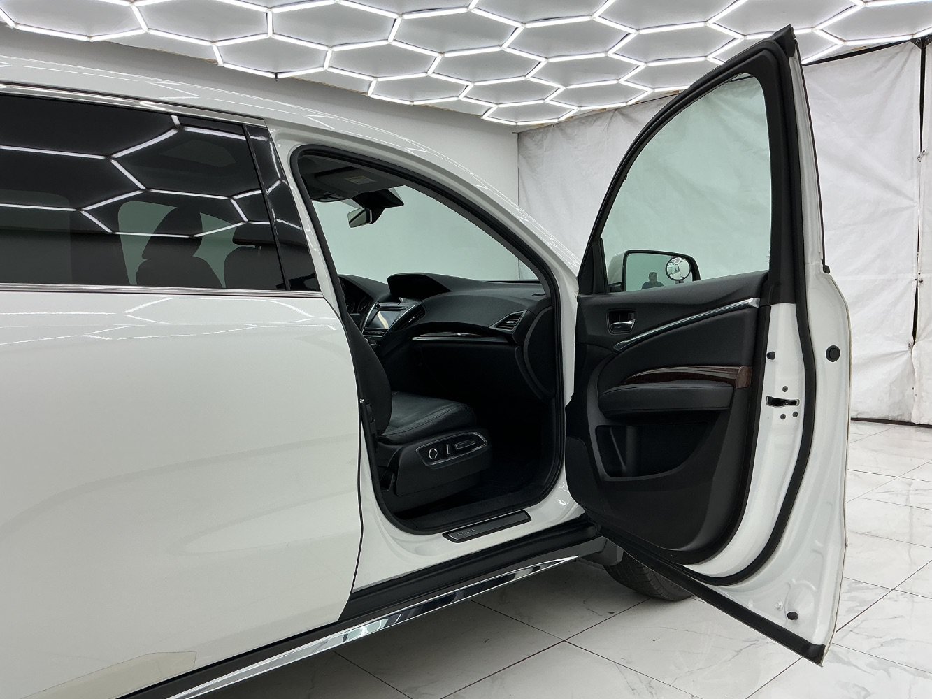 Used 2019 Acura MDX FWD image 17