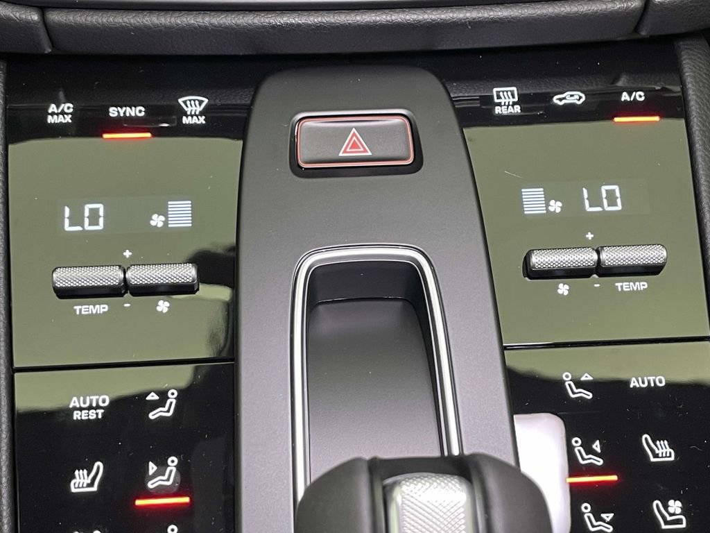 New 2025 Porsche Macan Base image 33