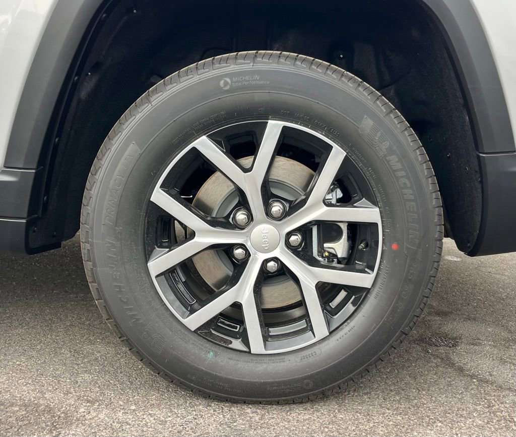 New 2025 Jeep Grand Cherokee L Limited w/ Trailer Tow Package image 4