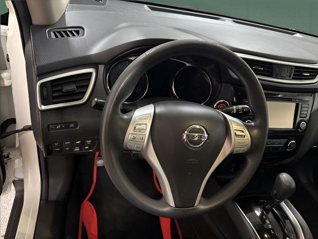 Used 2016 Nissan Rogue SV AWD/4WD image 18