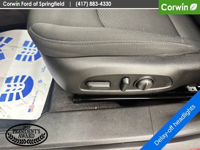 Used 2018 Chevrolet Malibu LT image 33