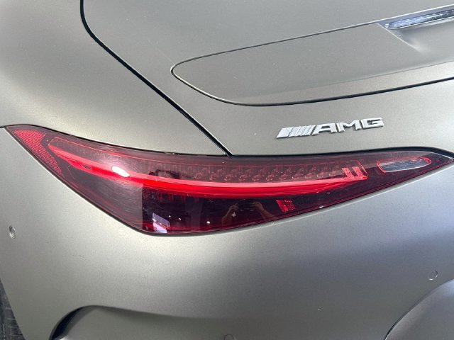 Used 2022 Mercedes-Benz SL 55 AMG 4MATIC image 33