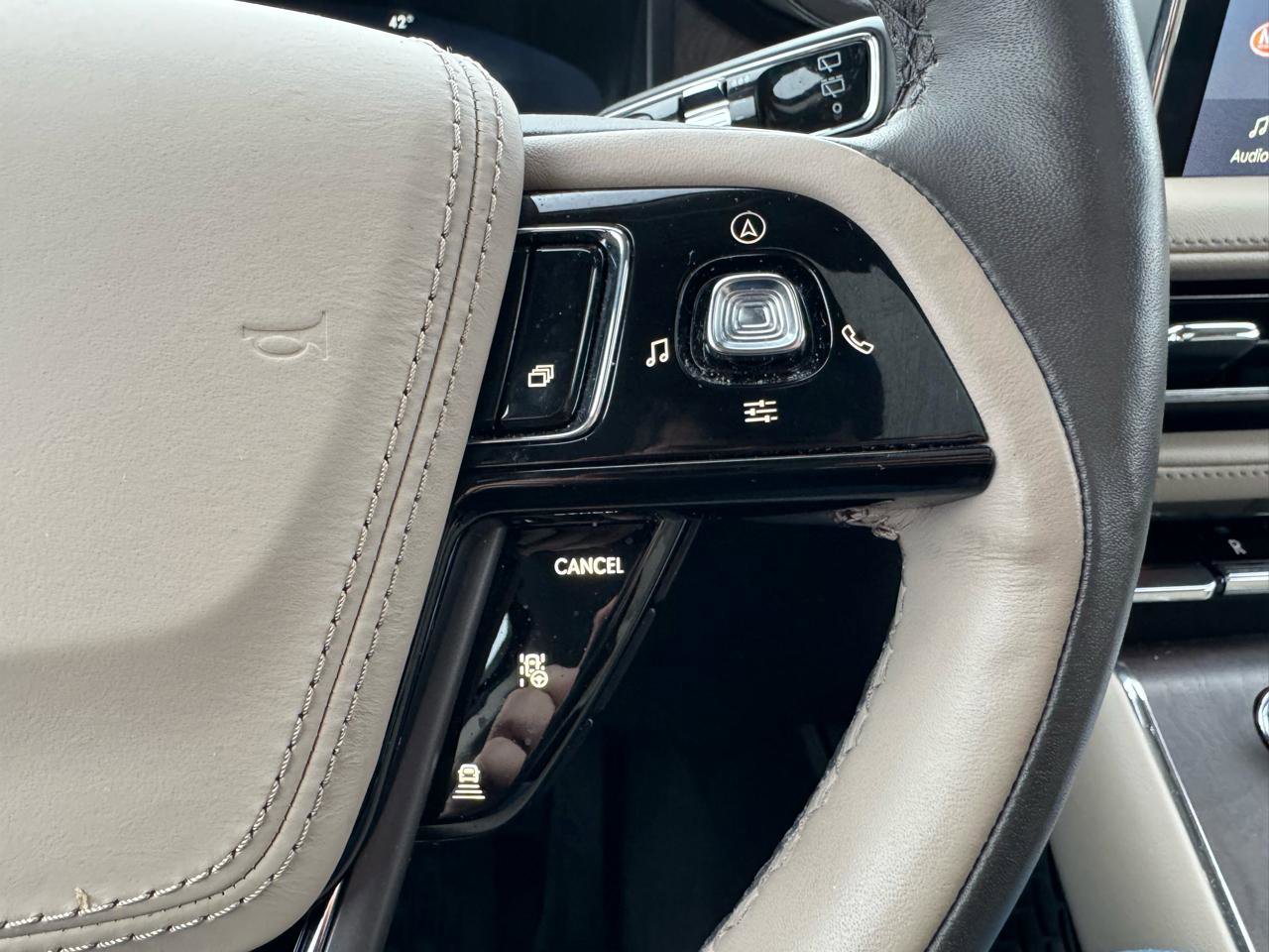 Used 2024 Lincoln Aviator Reserve w/ Equipment Group 201A image 23