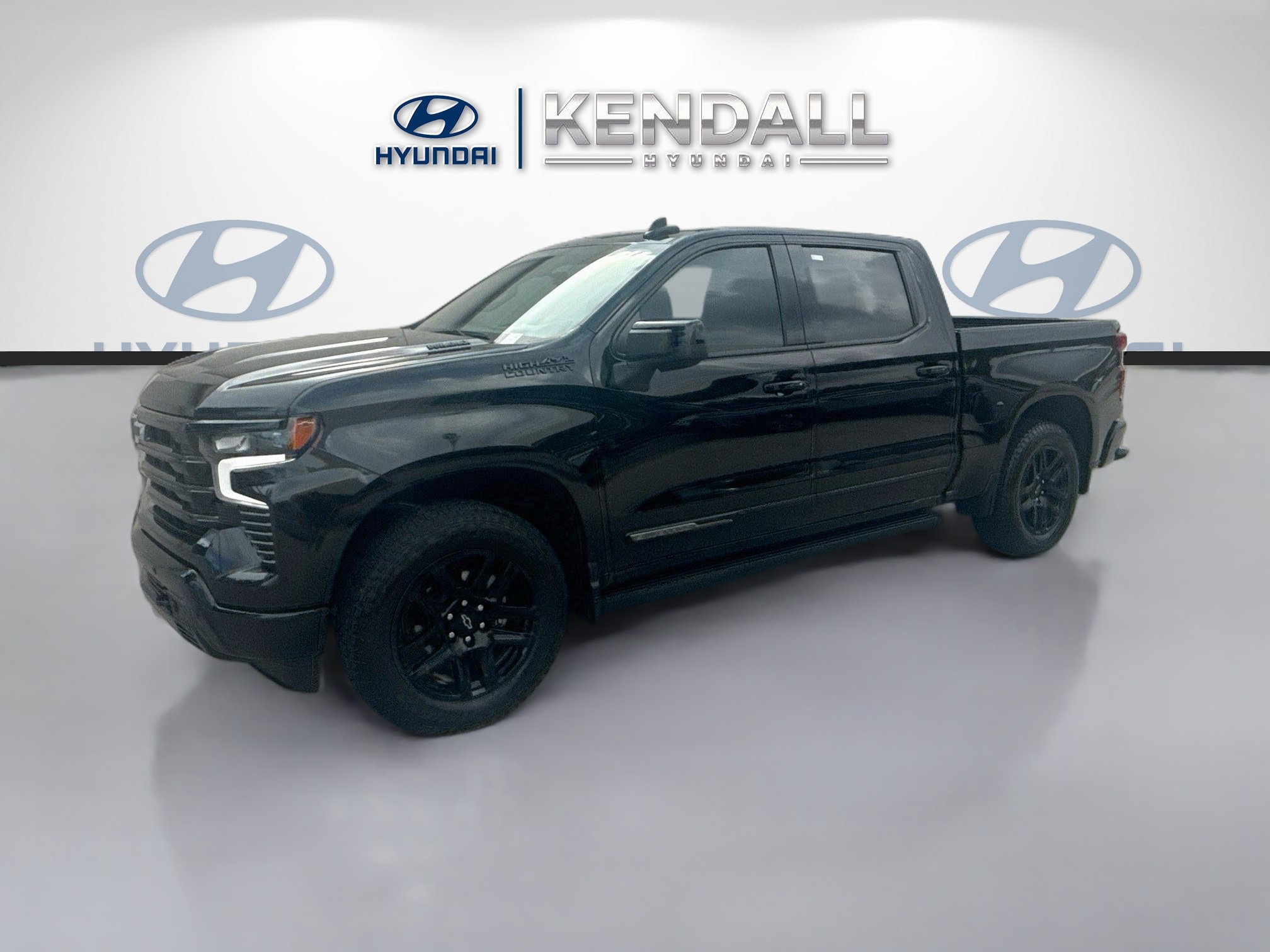Used 2024 Chevrolet Silverado 1500 High Country w/ Midnight Edition AWD/4WD image 3