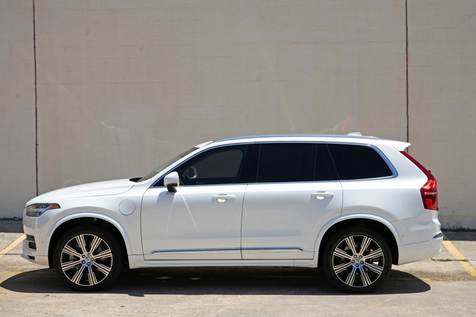 Used 2025 Volvo XC90 T8 Ultra w/ Protection Package Premier AWD/4WD image 54