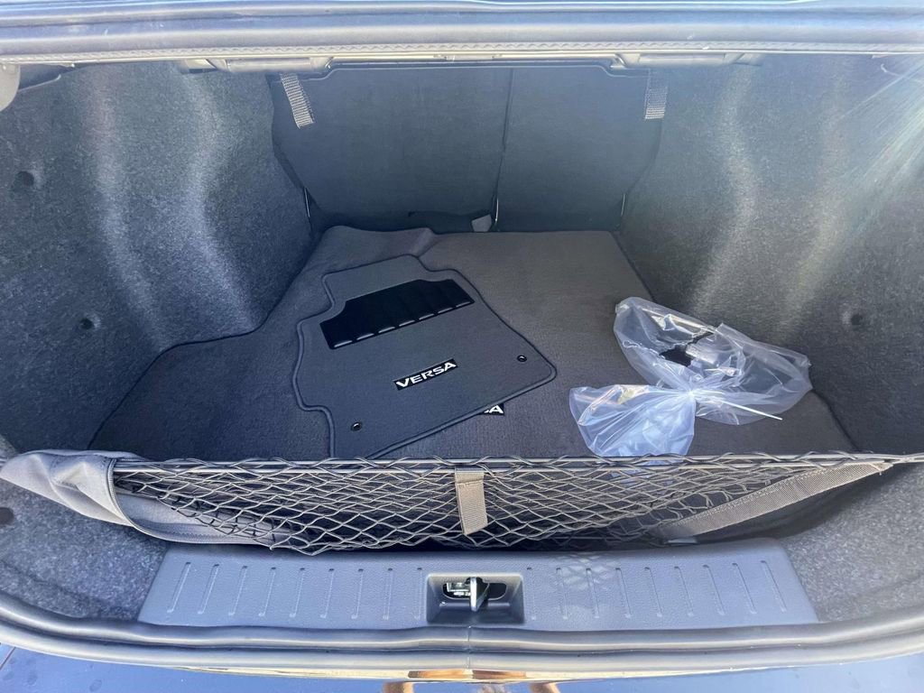 New 2025 Nissan Versa SR w/ Trunk Package image 9