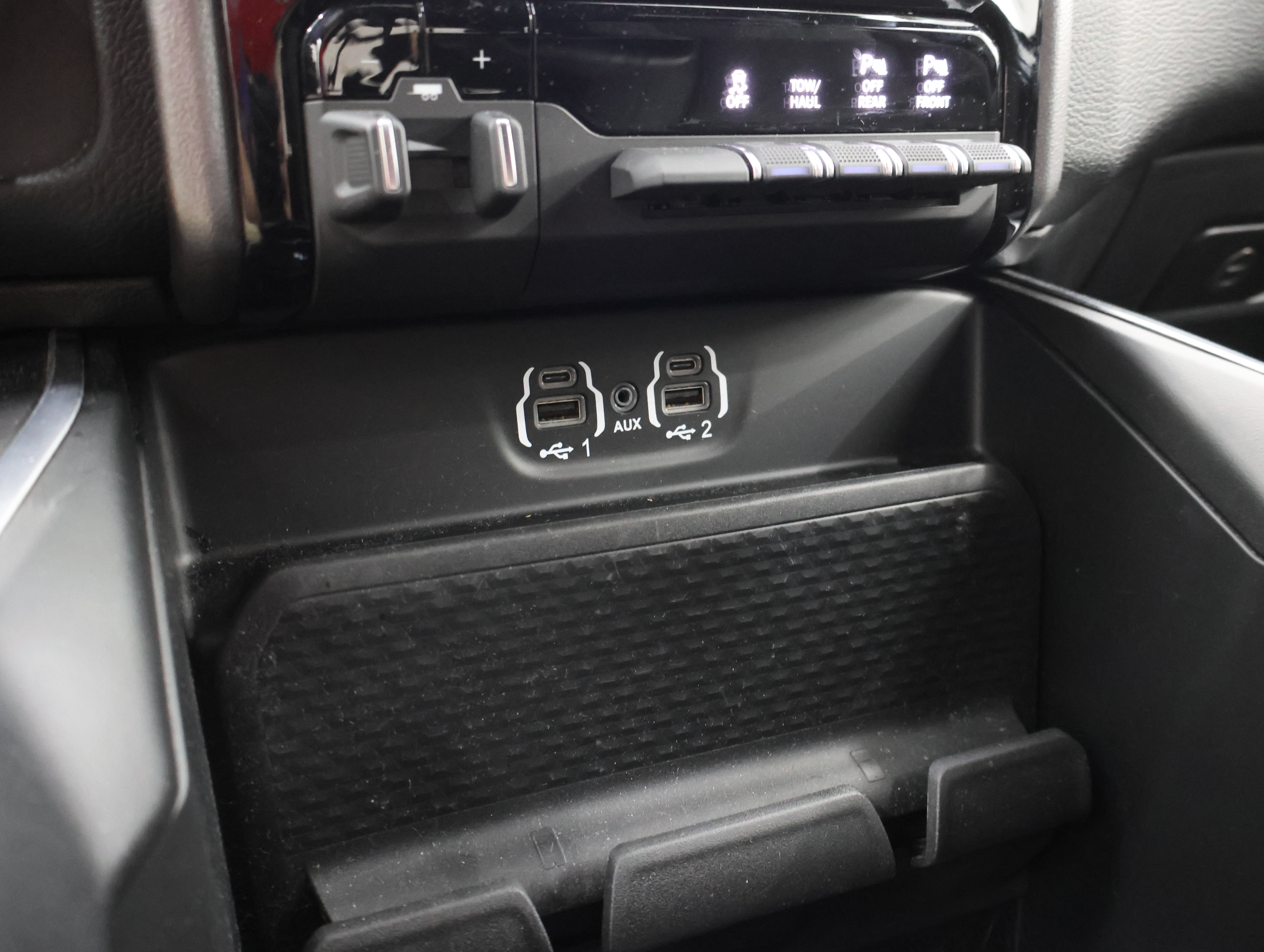 Used 2024 RAM 2500 Big Horn w/ Night Edition AWD/4WD image 46