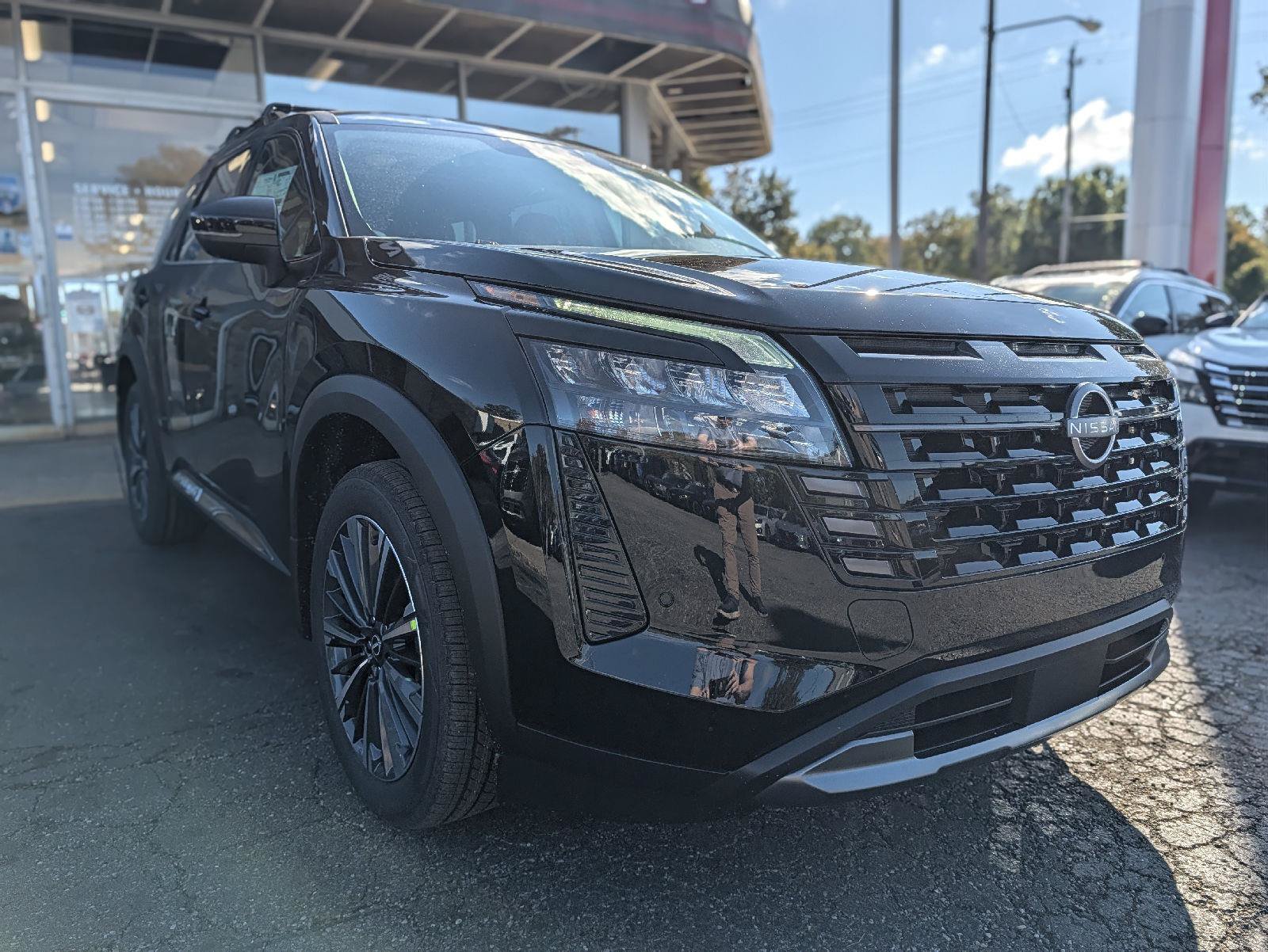 New 2026 Nissan Pathfinder Platinum AWD/4WD image 17