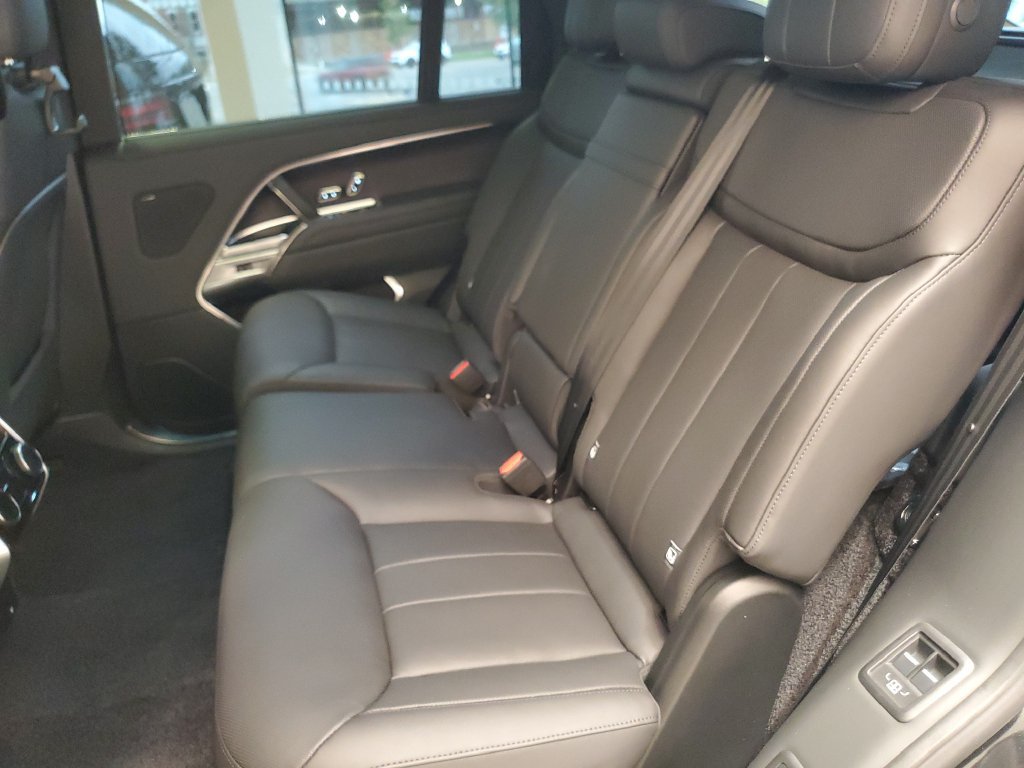 New 2026 Land Rover Range Rover Long Wheelbase SE AWD/4WD image 31