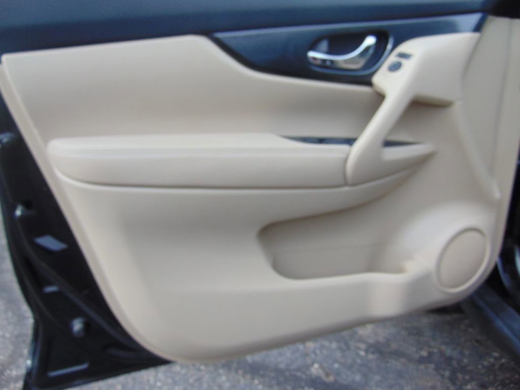 Used 2015 Nissan Rogue SL image 28