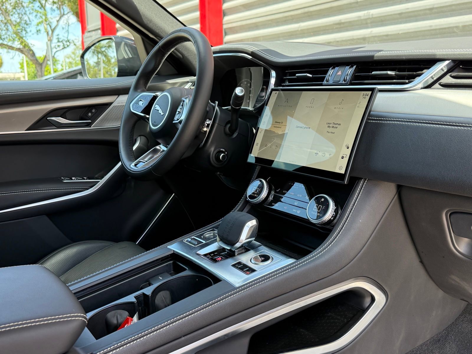 Used 2026 Jaguar F-PACE R-Dynamic S image 21