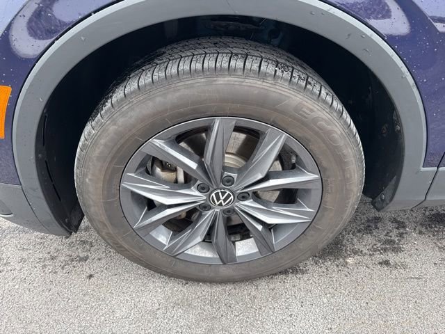 Used 2023 Volkswagen Tiguan SE w/ Panoramic Sunroof Package image 32