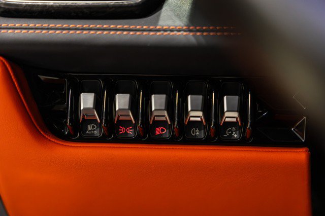 Used 2022 Lamborghini Huracan EVO RWD image 46