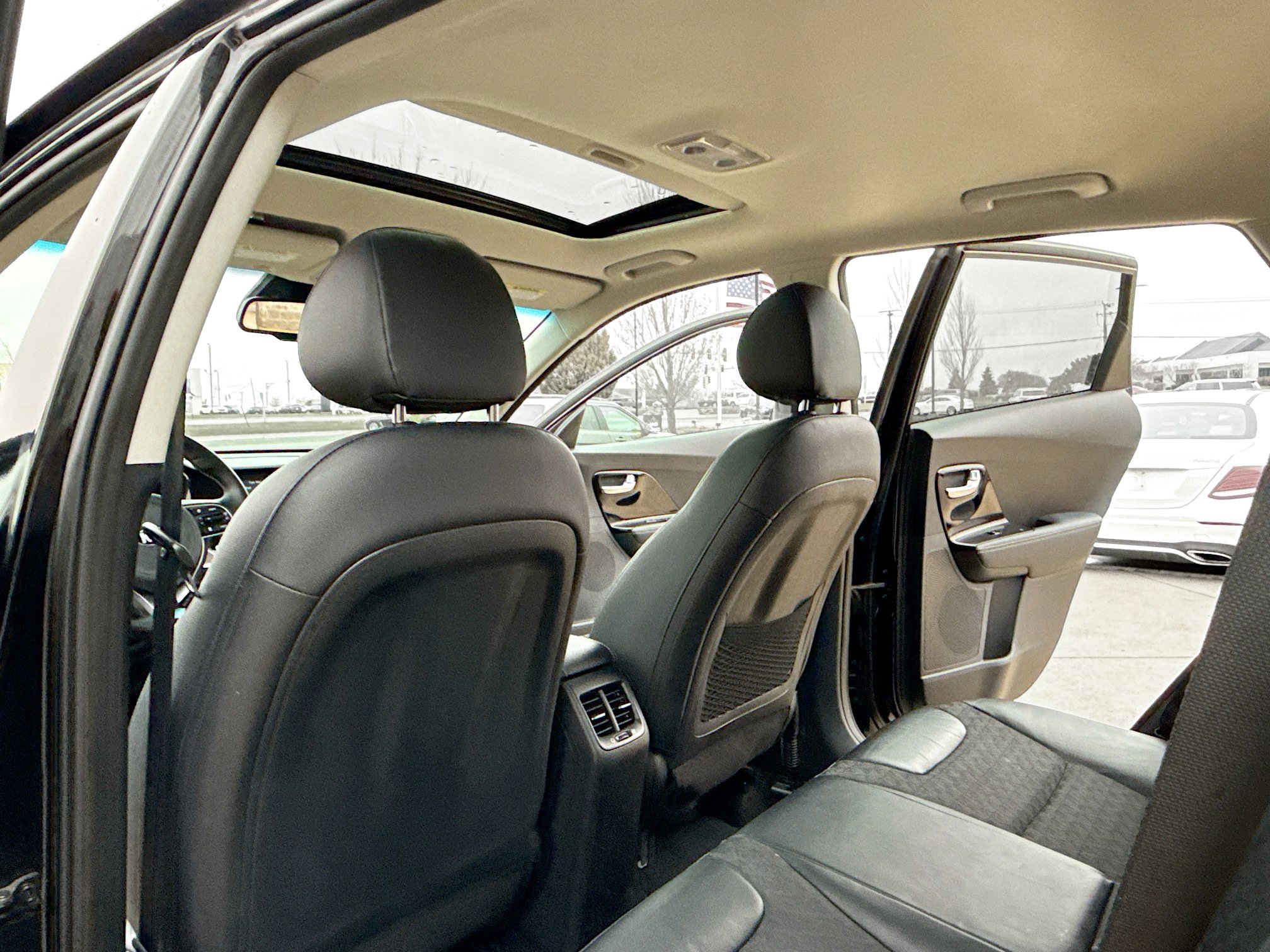 Used 2020 Kia Niro Touring image 6