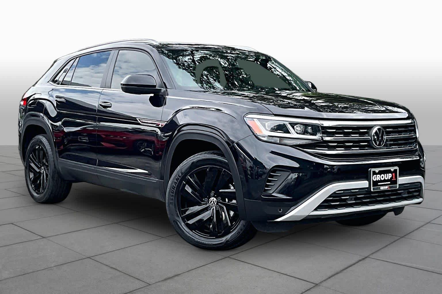 Used 2023 Volkswagen Atlas Cross Sport SE w/ Panoramic Sunroof Package FWD image 3
