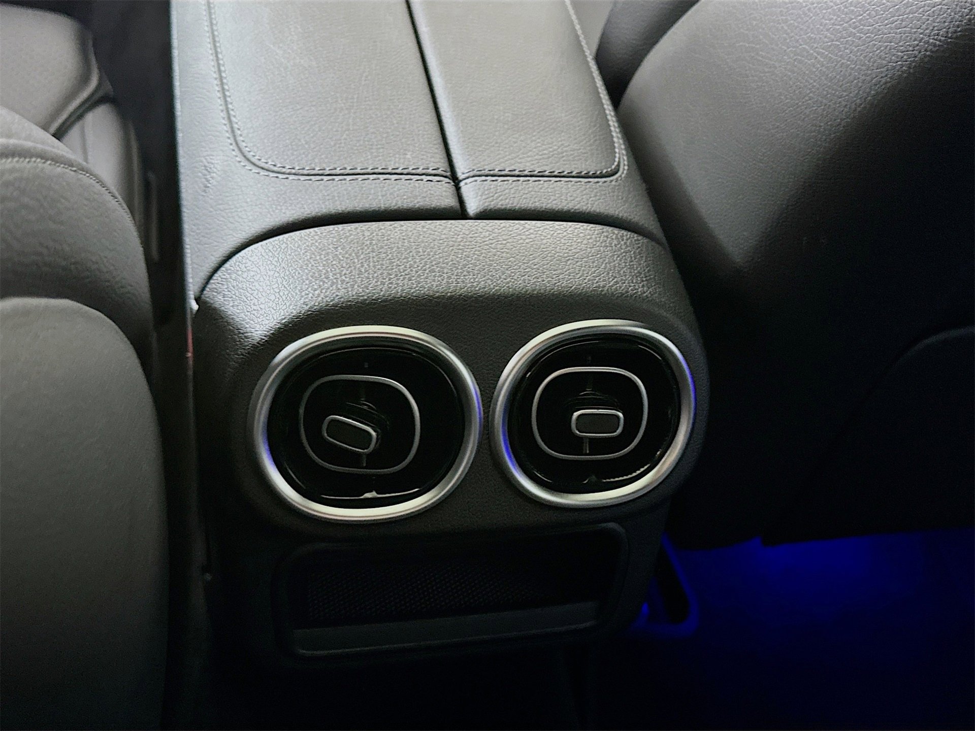 Used 2025 Mercedes-Benz GLC 300 4MATIC image 28