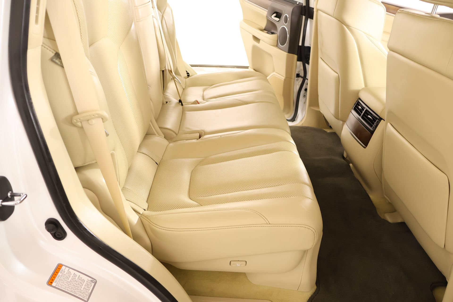 Used 2021 Lexus LX 570 4WD w/ Luxury Package image 17