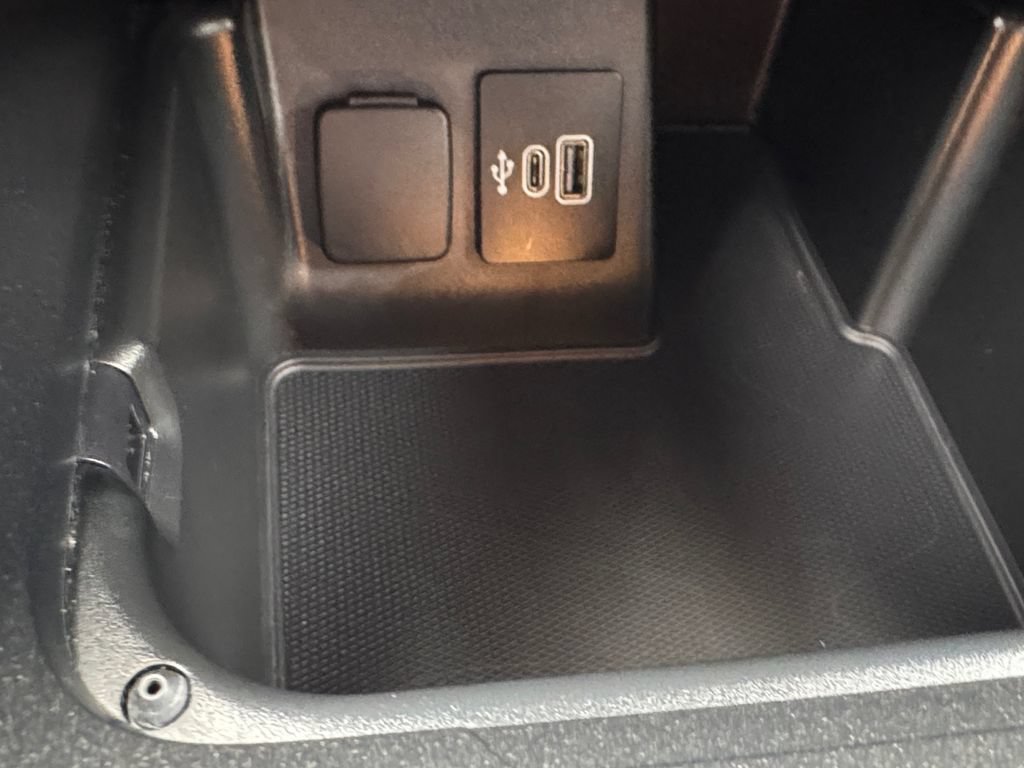 Used 2025 Ford Explorer ST-Line AWD/4WD image 28