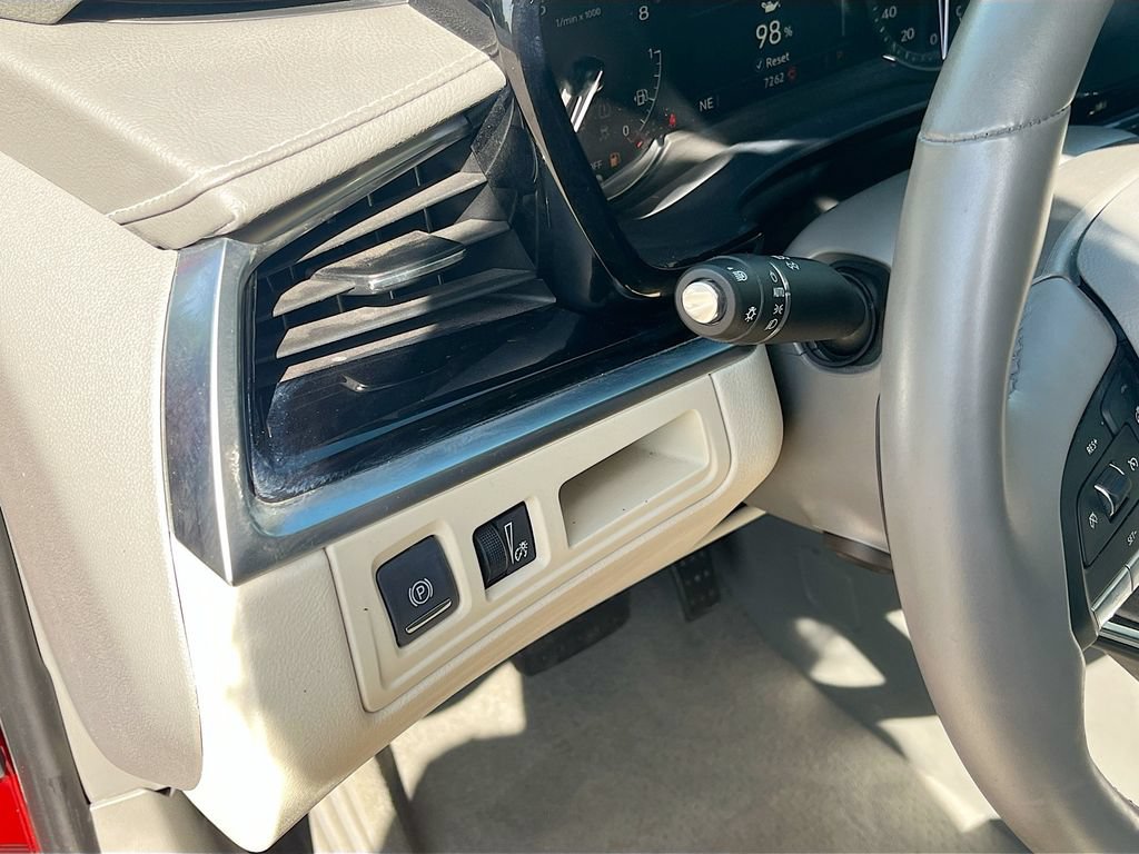 Used 2025 Cadillac XT6 Premium Luxury FWD image 10