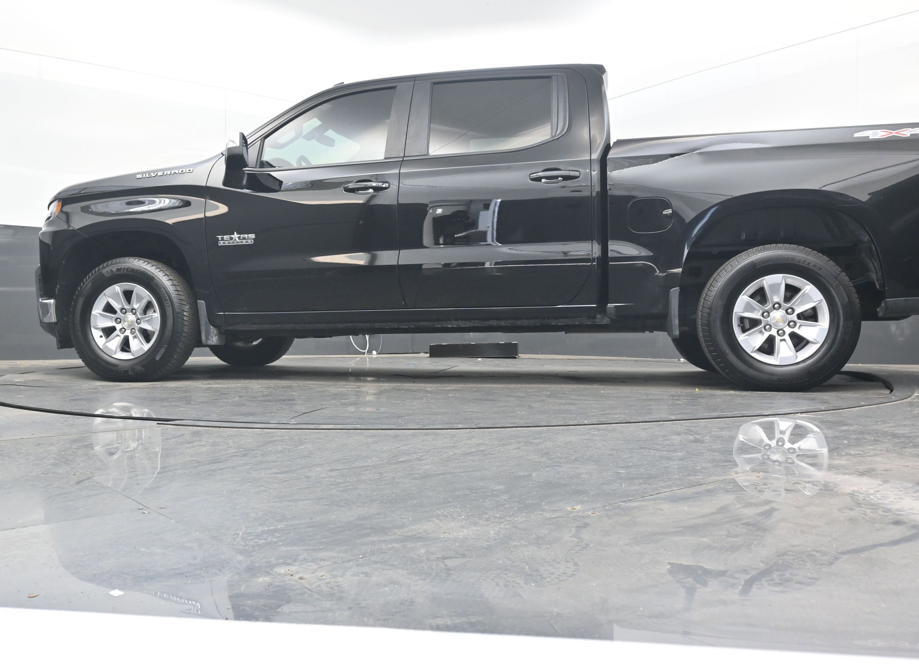 Used 2020 Chevrolet Silverado 1500 LT w/ Texas Edition image 26